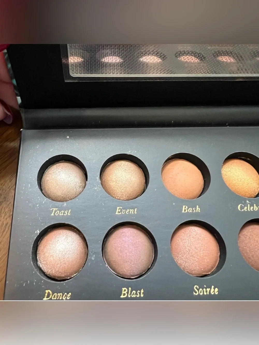 Laura Geller “ THE DELECTABLES “ 14 Multi Finish Baked Eyeshadows Champagne 🍾NWT